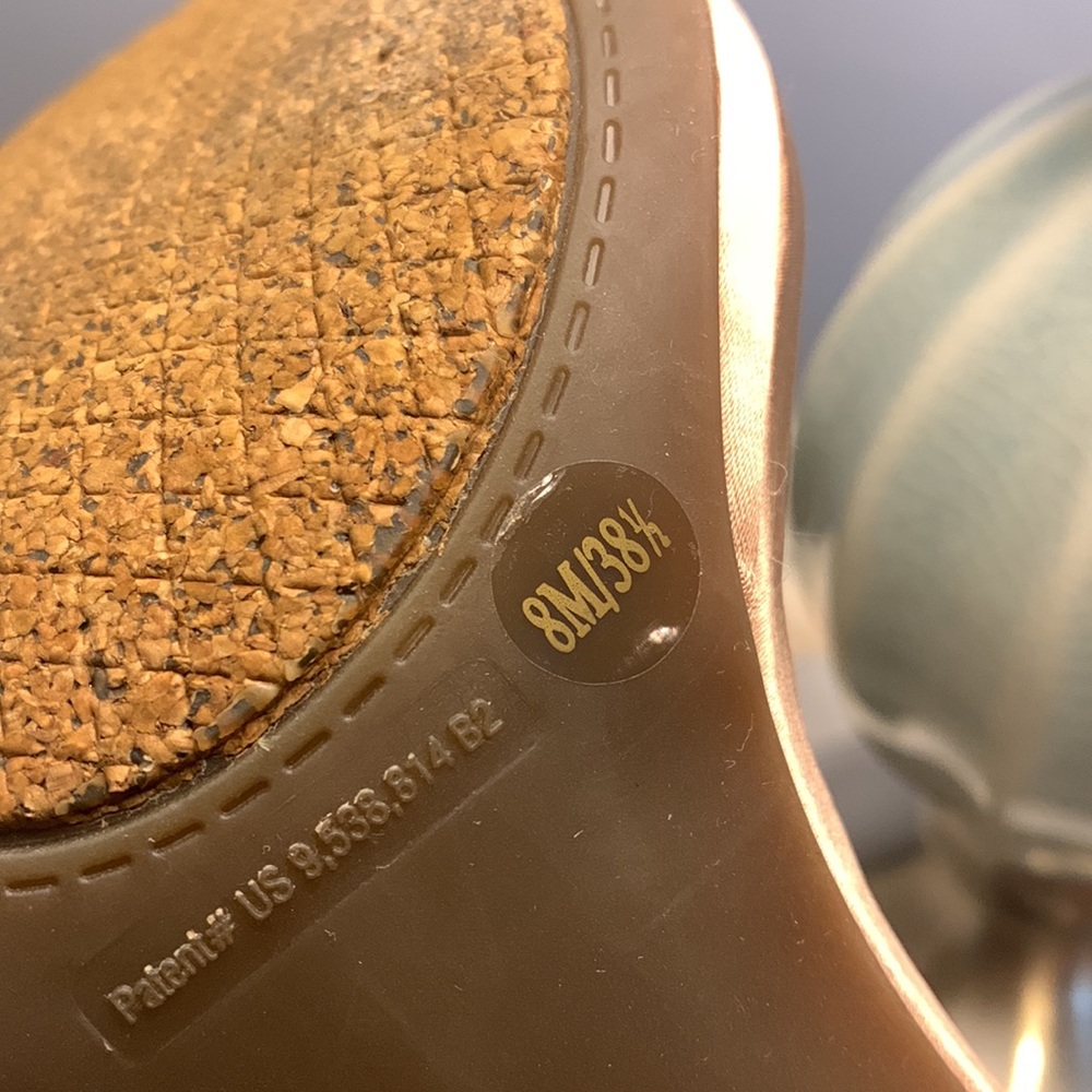 Jessica Simpson Champagne colored high heels - Picture 10 of 10